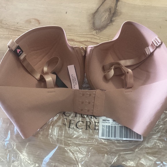 New with tags Victoria Secret bra - Picture 2 of 3